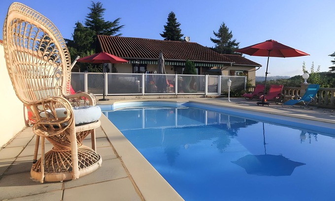 Revel-Tourdan House | Holiday Home 'Louis' with Mountain View, Private Pool and Wi-Fi