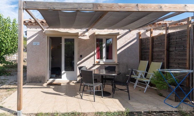 Les Vans House | Holiday Home 'Mûrier' with Mountain View, Wi-Fi and Air Conditioning