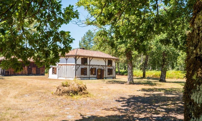 Sabres House | Holiday Home 'Petit Chantalaoude' with Private Terrace, Private Garden and Wi-Fi
