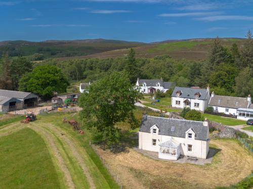Balnain House | Holiday Home The Manor House by Interhome