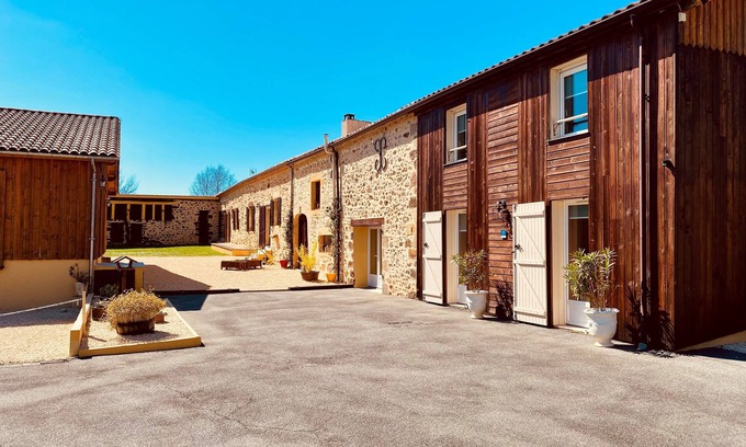 Capdrot House | Holiday Home with Aircon and Private Heated Pool - 40 Minutes from Bergerac