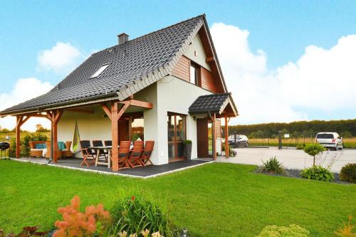 Mielno House | Holiday home with garden, sauna, jacuzzi