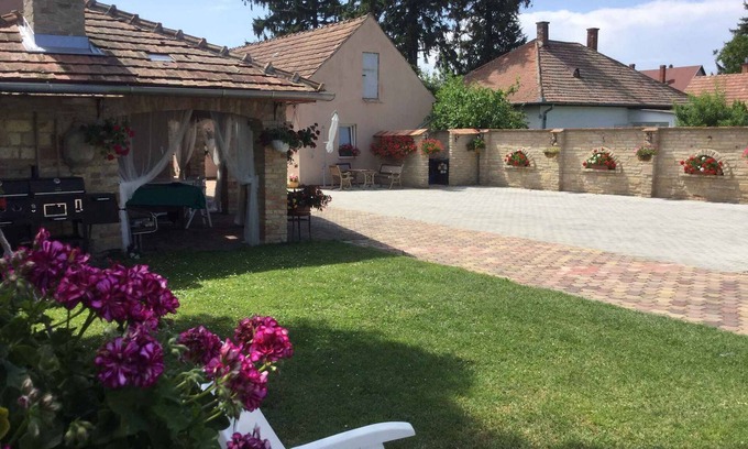 Balatonbereny House | Holiday home with washing machine and oven outside