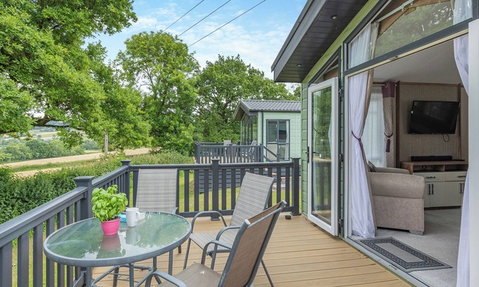 Axminster House | Holiday Home with one double and one twin bedroom.