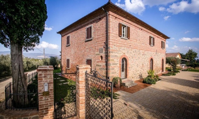Cortona House | Holiday house Cortona for 1 - 15 persons with 6 bedrooms - Holiday home