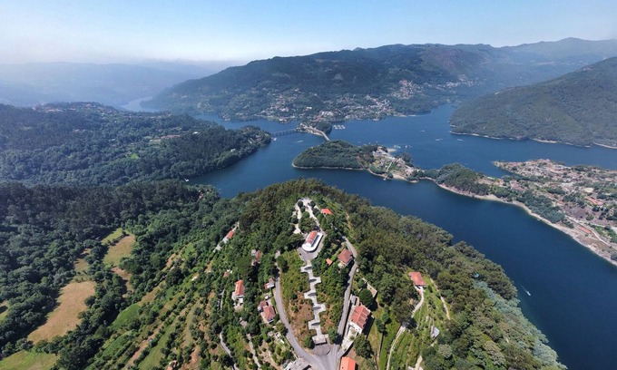 Cova House | Holiday house in Gerês. Views of the National Park and the dam Caniçada