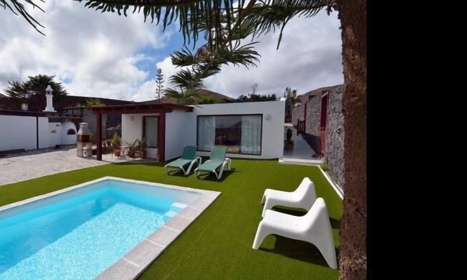 Tinajo House | Holiday house La Vegueta for 1 - 6 persons with 3 bedrooms - Holiday home
