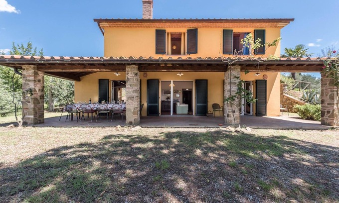 Lucignano House | Holiday house Lucignano for 1 - 13 persons with 6 bedrooms - Holiday home