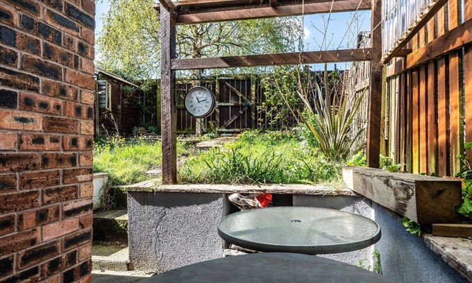 Salford House | Holiday house Salford for 1 - 7 persons with 3 bedrooms - Row house