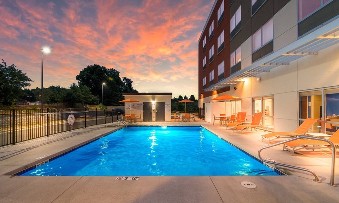 Asheboro Hotel | Holiday Inn Express and Suites Asheboro by IHG