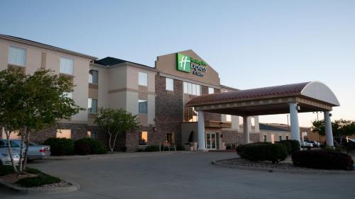 Normal Hotel | Holiday Inn Express Hotel & Suites Bloomington-Normal University Area by IHG