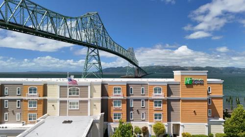 Astoria Hotel | Holiday Inn Express Hotel & Suites Astoria by IHG
