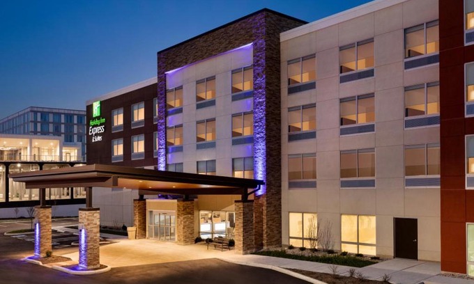 Roselawn Finance Hotel | Holiday Inn Express & Suites - Cincinnati NE - Red Bank Road by IHG