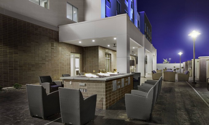North Overton Hotel | Holiday Inn Express & Suites Lubbock Central - Univ Area by IHG