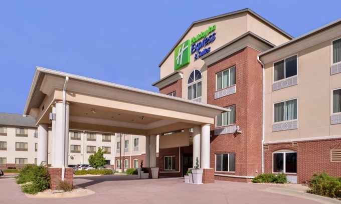 Emporia Hotel | Holiday Inn Express & Suites Emporia Northwest by IHG