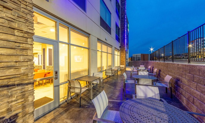 Harrisonburg Hotel | Holiday Inn Express & Suites Harrisonburg University Area by IHG