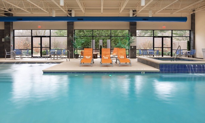 South Charleston Hotel | Holiday Inn Hotel & Suites Charleston West by IHG