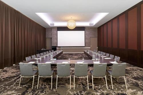 Cabramatta Hotel | Holiday Inn Warwick Farm by IHG