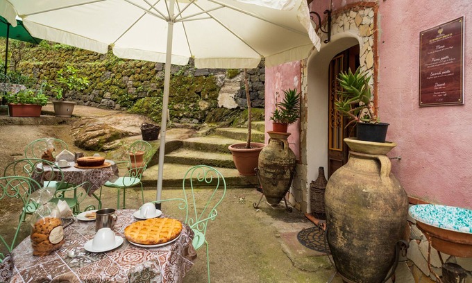 Rovittello House | Holiday Home 'Casetta Ebraica' with Mountain View, Balcony and Wi-Fi