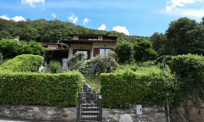 Tronzano Lago Maggiore House | Holiday house with garden and dream view of Lake Maggiore