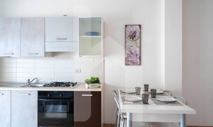 Pineto Apartment | Holiday Rendez Vous 30 - Second floor apartment with side sea view