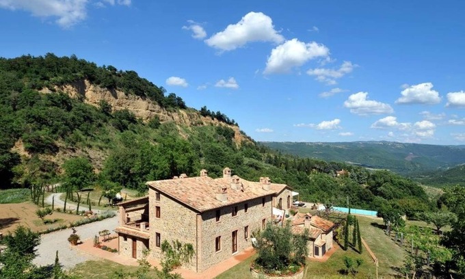 Orvieto Villa | holiday vacation large villa rental italy, umbria, near orvieto, views, air conditioning, pool, wi-fi, short term long t