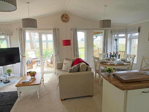 Ryther House | Hollicarrs - Wildflower Lodge