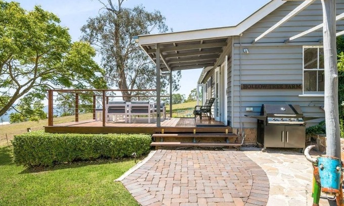 Mount Lofty Cabin | Hollow Tree Farm - Peace and Quiet on 30 Acres right in Toowoomba