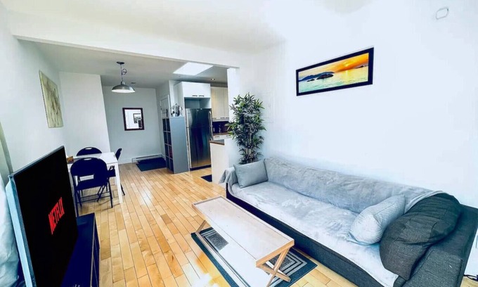 Viauville Apartment | Homa 1 | A haven of light | WiFi | Workdesk | AC