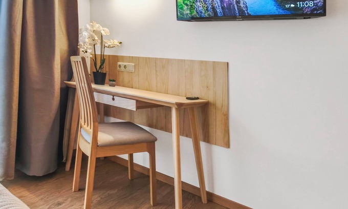 Mitte Apartment | Home 1 - Luxury apartment, near trade fair, in the center of Nuremberg with balcony & parking space