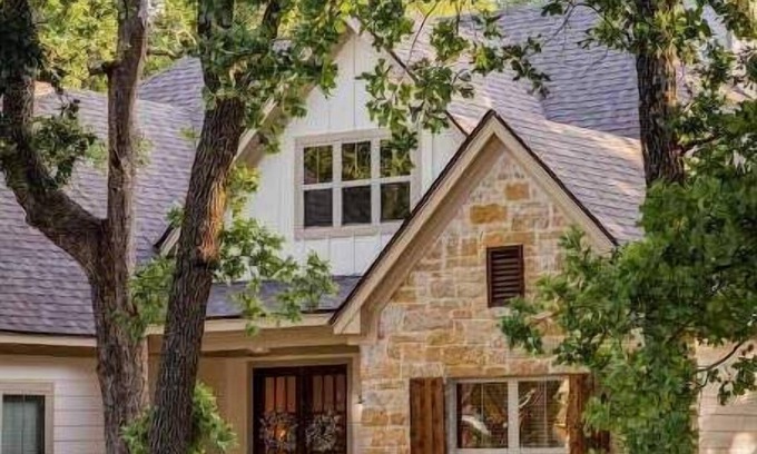 Waco House | Home At The Bluffs