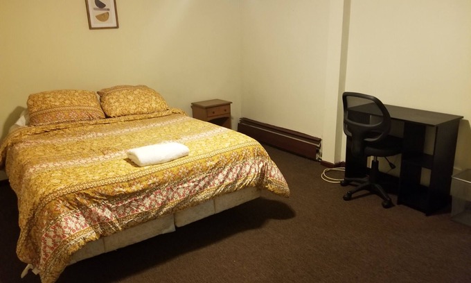 Randolph Apartment | Home away from home. 12 Mins from shopping Mall.