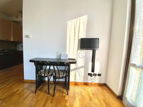 Cologno Monzese Apartment | Home graziosa, in coorte interna tranquilla, con parcheggio gratuito privato e metropolitana Cologno Monzese
