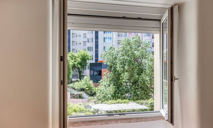 Sao Joao de Deus Apartment | Home Out 3E - 5 Bedroom Apartment with Parking