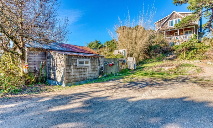 Florence Cottage | Home with Guest Cottage & Private Hot Tub - Close Beach Access, Dogs OK