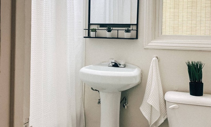 Little Italy Cottage | Home-y Cottage In The Heart of Little Italy