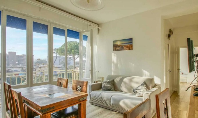 Lido degli Scacchi Apartment | Homerez - Apt in Lido di Pomposa, balcony.