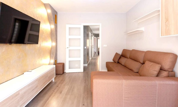 Reus Apartment | Homerez - Big appartement for 9 ppl. with balcony at Reus