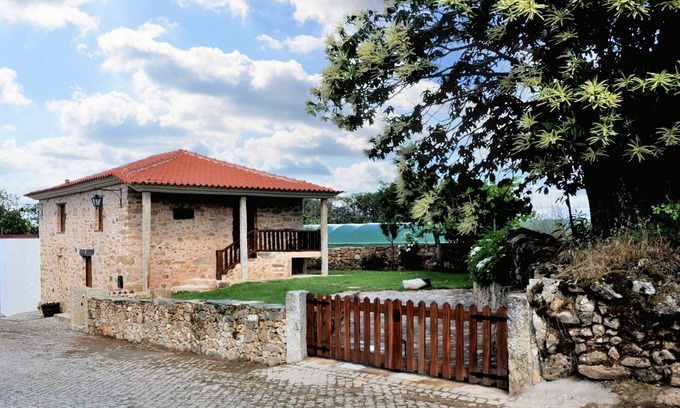 Salsas House | Homerez - Charming House in Parada + Fireplace, Garden