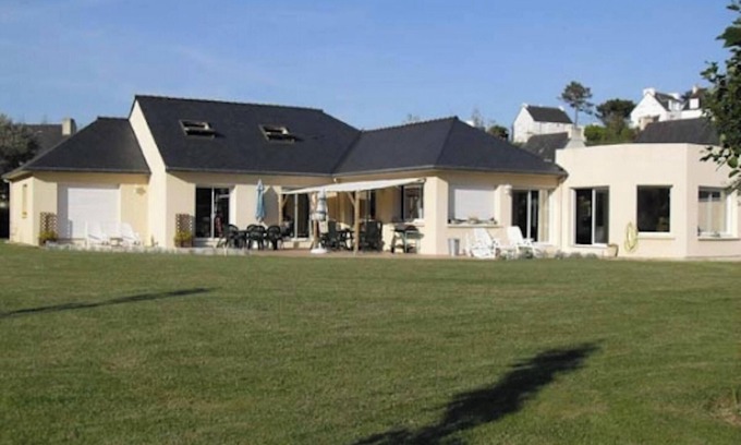 Saint-Nic Villa | Homerez - Comfortable villa in Saint-Nic with private pool