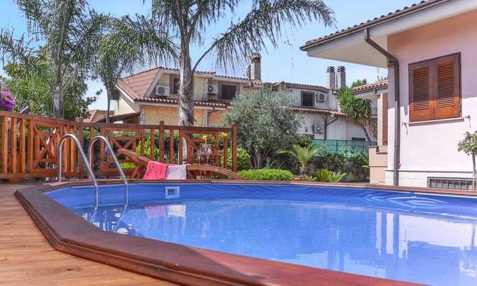 Ladispoli Villa | Homerez - Cosy Villa in Ladispoli with Private Pool