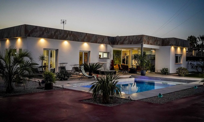Chiclana de la Frontera Villa | Homerez - Spacious villa with pool in Chiclana de la Frontera