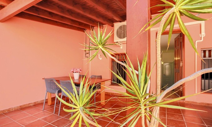 Los Gavilanes House | Homerez - Spacious house with garden and terrace