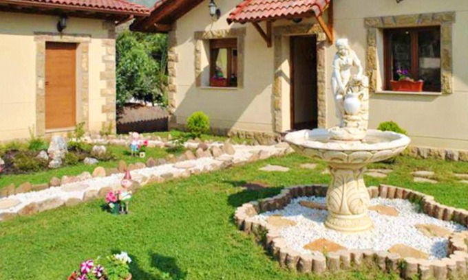 Villamanin House | Homerez - House 12 km away from the slopes for 6 ppl. with garden at Villamanín