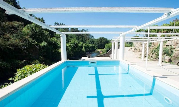 Parada de Todeia Villa | Homerez - Spacious villa for 8 ppl. with swimming-pool at Parada