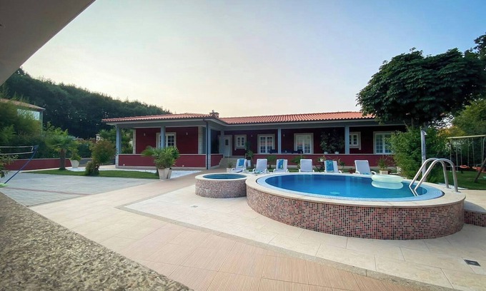 Ponte de Lima Villa | Homerez - Villa in Rebordões, pool and jacuzzi