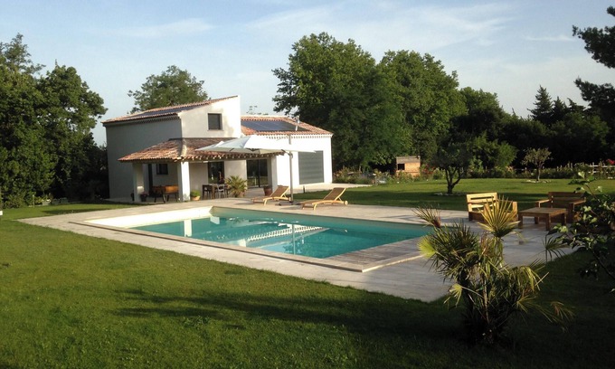 Eyragues Villa | Homerez - Villa in Eyragues with pool