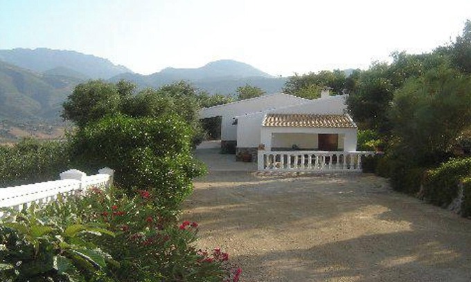 El Gastor Ski Chalet | Homerez - Welcoming chalet with lake and mountain view - El Gastor