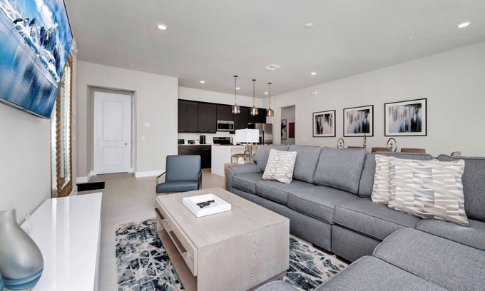 Reunion Condo | Homey Condo near Disney with Resort & Waterpark Access - B36-106