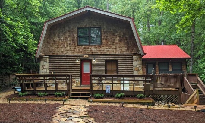 Helen House | Honey Bear Hideaway spacious private intown pets